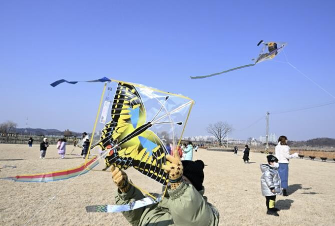 시흥시 연꽃테마파크 겨울 하늘에 띄우...