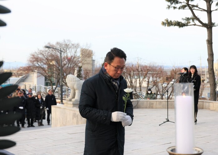 평택시의회, 신년 현충탑 참배로 새해...