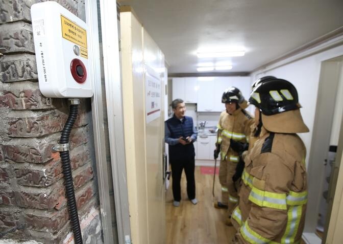 위기 앞 작동하는 