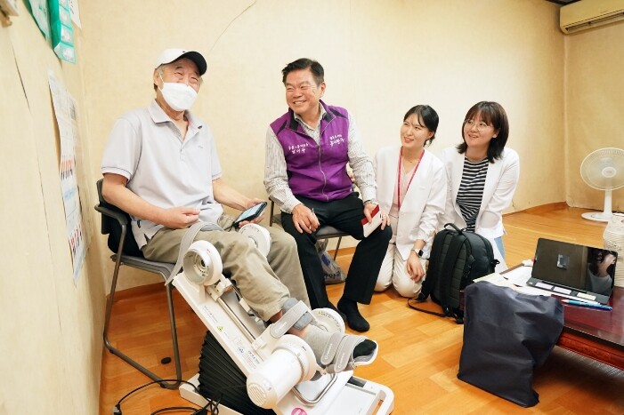 가사·식사·병원 동행·심리까지 맞춤 ...