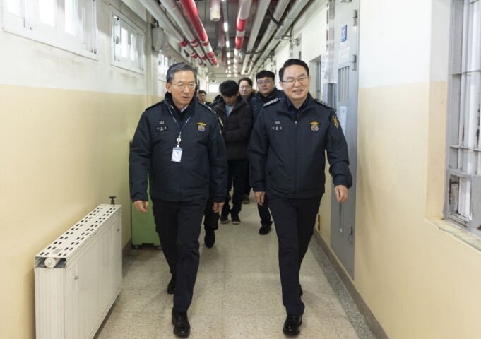 법무부 정성호 장관, 법조 기자단과 ...