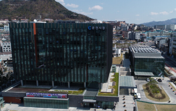 춘천시민축구단 경기장 달군 홈 응원 ...