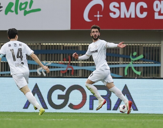 ‘96분 베카의 극적인 동점골’ 김해...