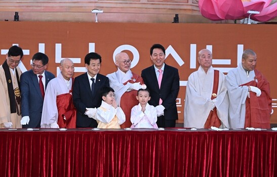 오세훈 시장, 부처님오신날 봉축점등식...