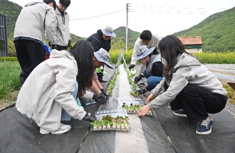 ‘땅에서 시작하여 세상으로 나아간다’...