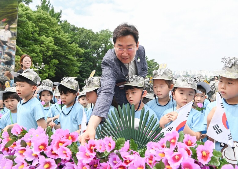 원주시, 제9회 어린이 무궁화 헌화 ...