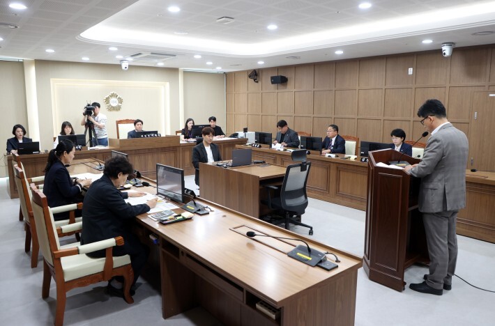 수원특례시의회 환경안전위원회, 안건심...