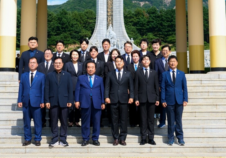 대전 서구의회, 현충원 참배로 제10...