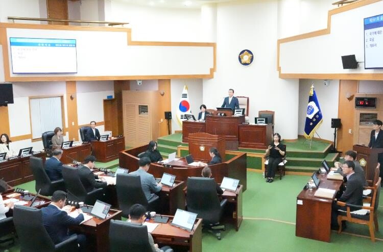 음성군의회, 제10대 의회 개원 후 ...