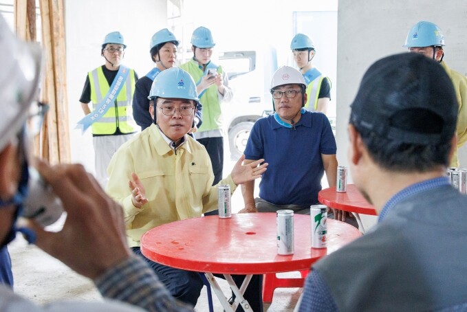 진교훈 강서구청장, 폭염 속 공사장 ...
