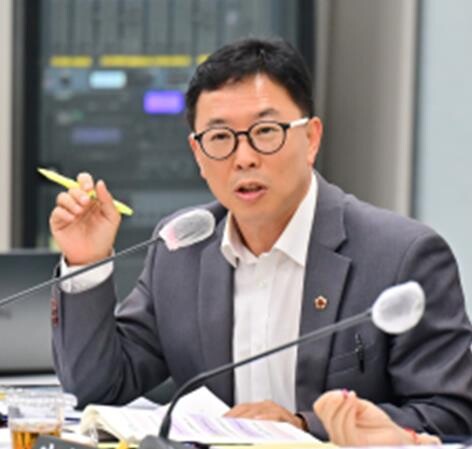 조용우 부산시의원, 학교 강당·다목적...