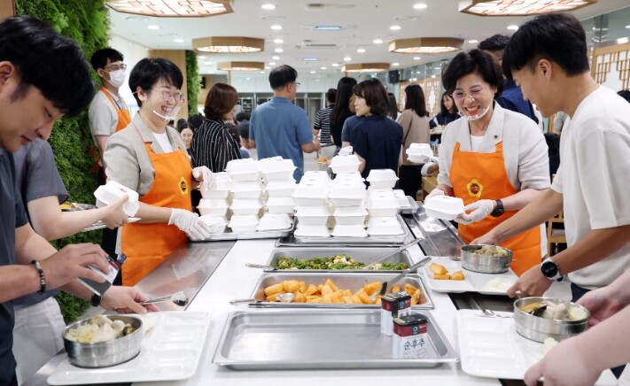 경기도의회, 말복 맞아 직원 격려…건...