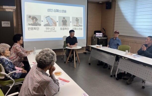 군위군 치매안심센터, 치매환자를 돌보...