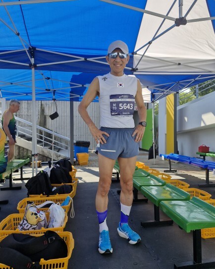 71세 신행철, 10km 금메달 이어...