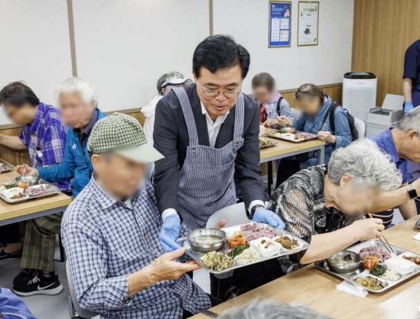 진교훈 강서구청장, 어르신복지관 찾아...